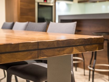 触感など最新の使用中の要件を満たすUV LED硬化