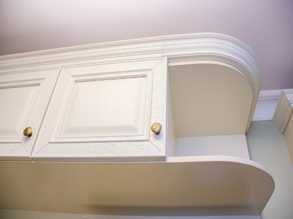 Придает кухонной мебели высокую стойкость к химическим воздействиям